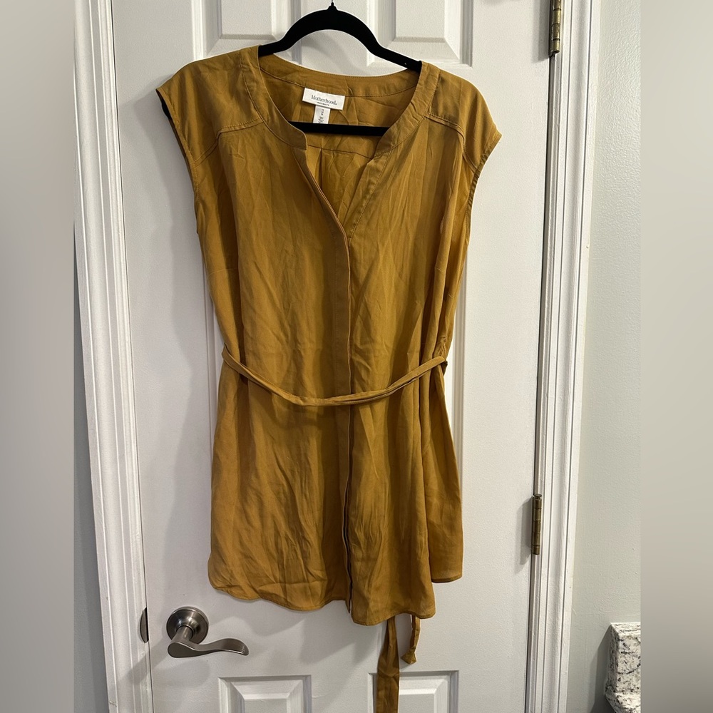 Mustard Sleeveless Motherhood Maternity Medium Blouse